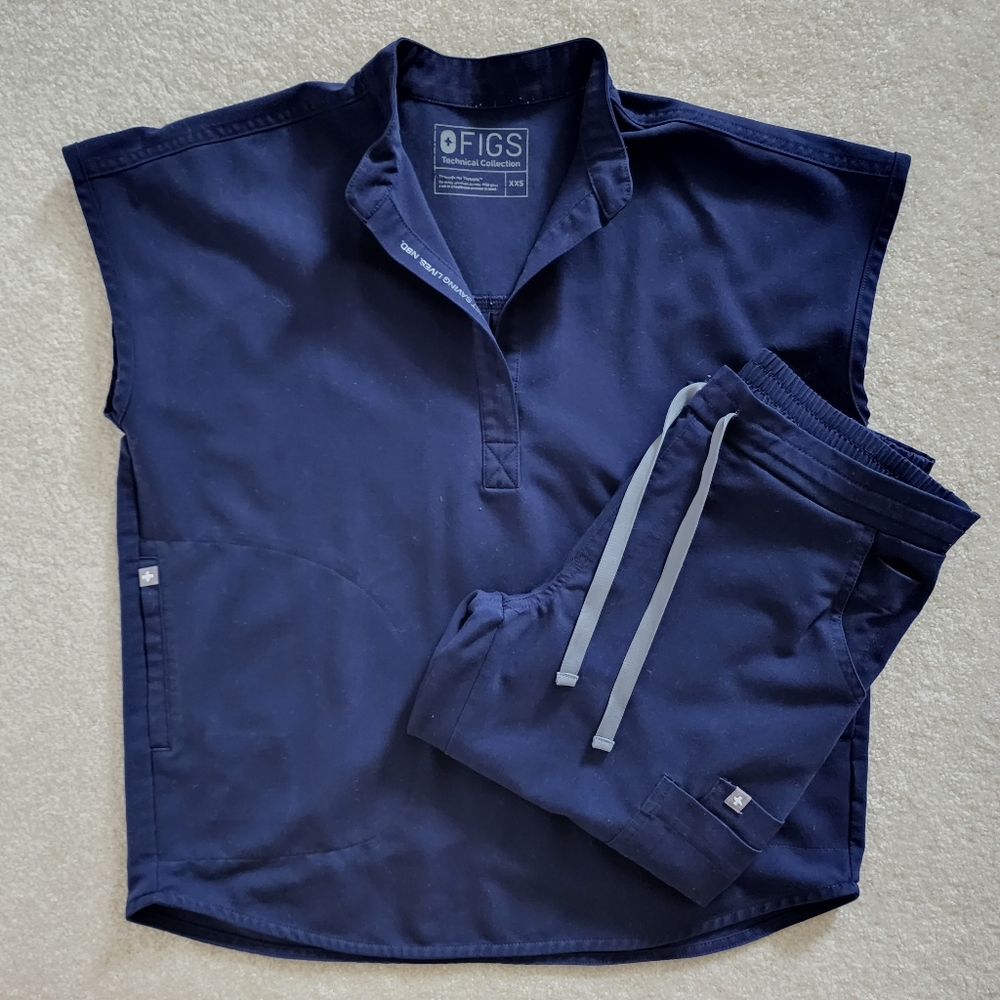 FIGS Scrubs Set
